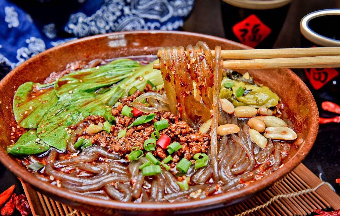 原创想吃正宗酸辣粉很简单泡一泡煮一煮轻轻松松就能做出酸辣粉