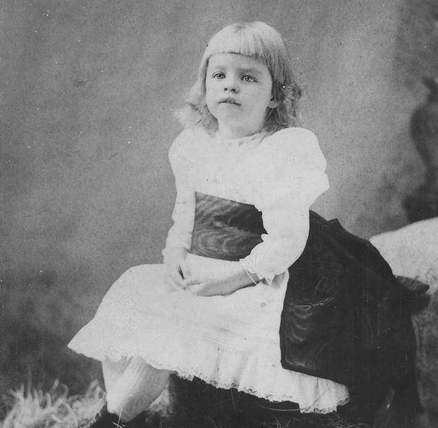 罗斯福总统夫人:她不美,婚后屡遭背叛,为何能活成世界第一夫人