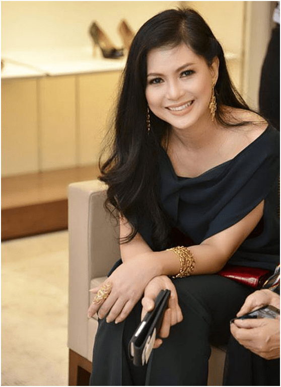 据越南媒体4月10日报道,近日,约翰纳森先生和妻子的生活再次得到了