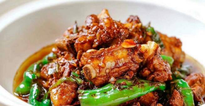 辣椒烧排骨