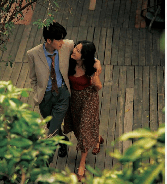 这三个星座喜欢一个人是藏不住的他们看恋人的眼神满满都是爱