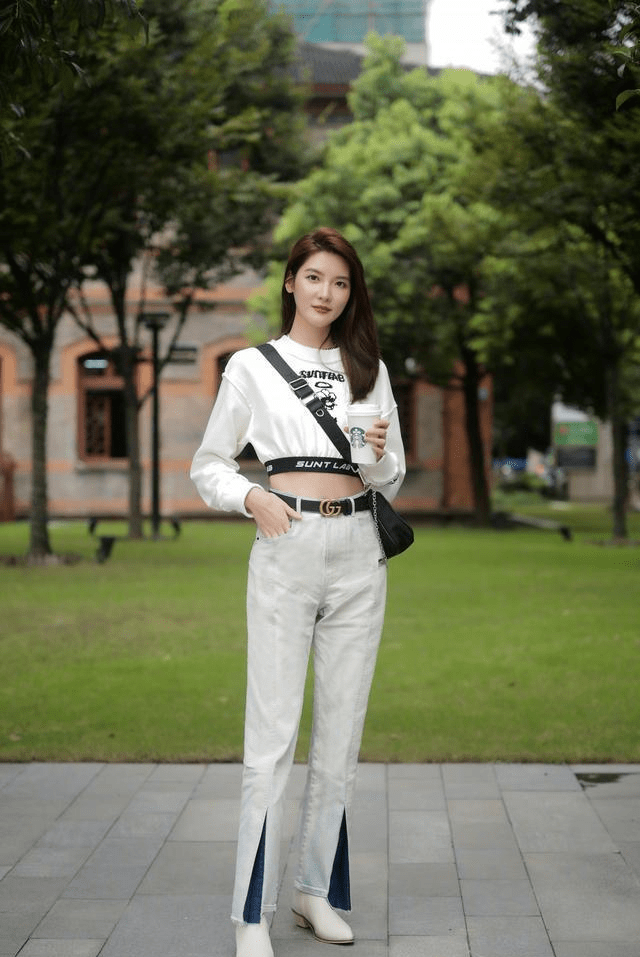 三十岁以上的女性这样穿 33f5953324e34e8fa86e0bf704abab53.png