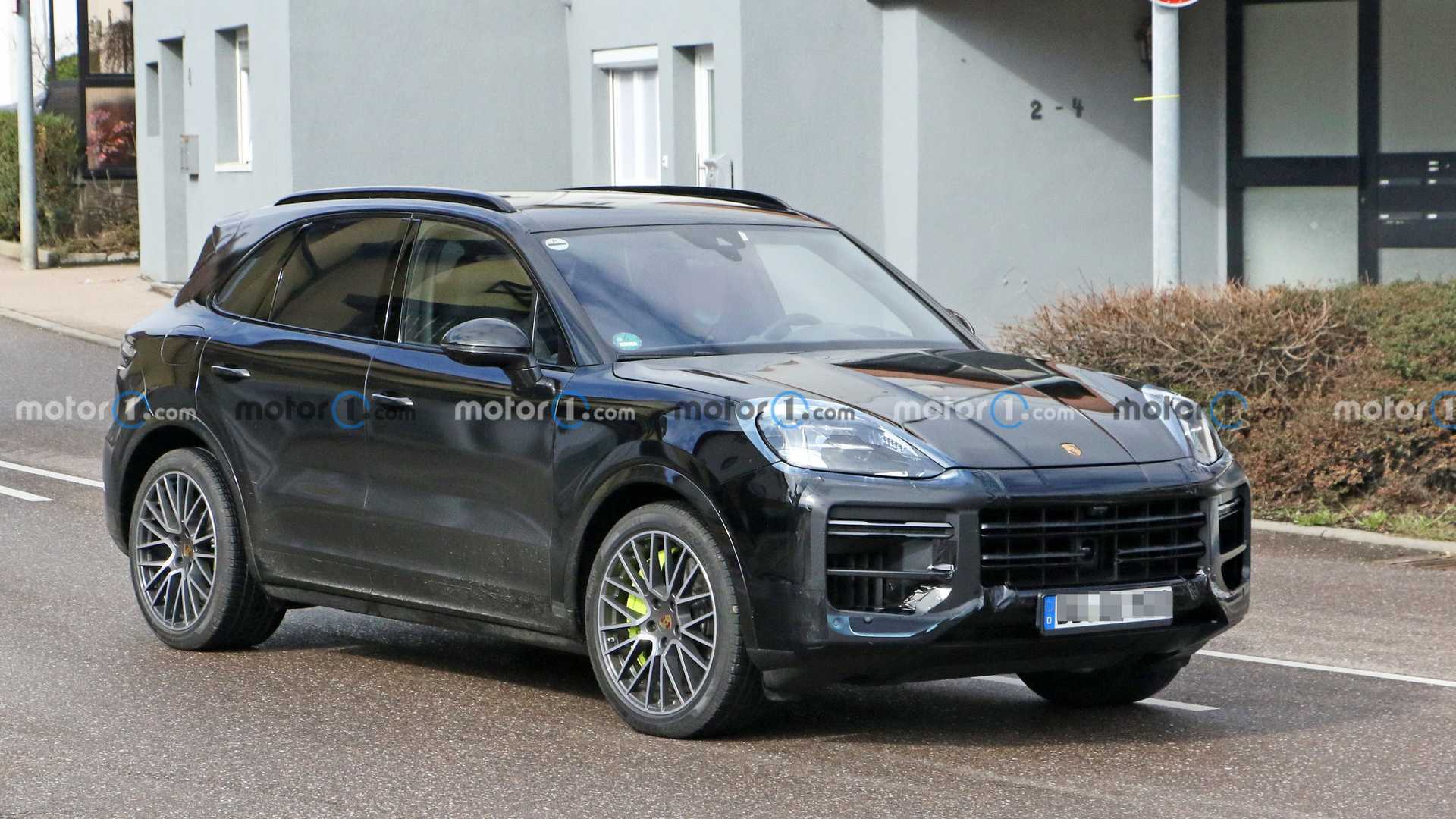 保时捷卡宴改款最新路试照片发布,驾驶舱都展现了,换装新变速杆