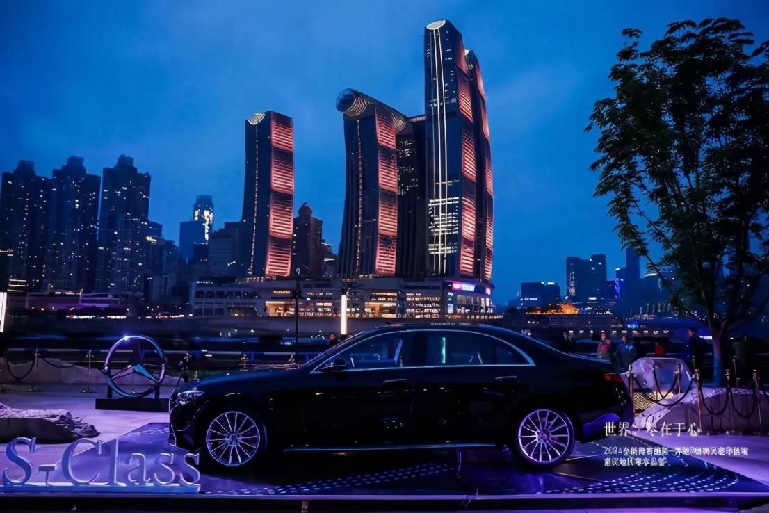 豪车美景视觉盛宴全新梅赛德斯奔驰s级轿车闪耀重庆两江