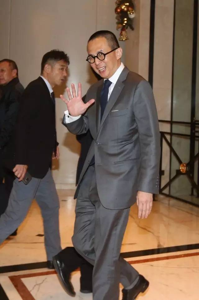 原创林宣妤之后李泽楷再签一个超新星他难道要当第二个刘銮雄