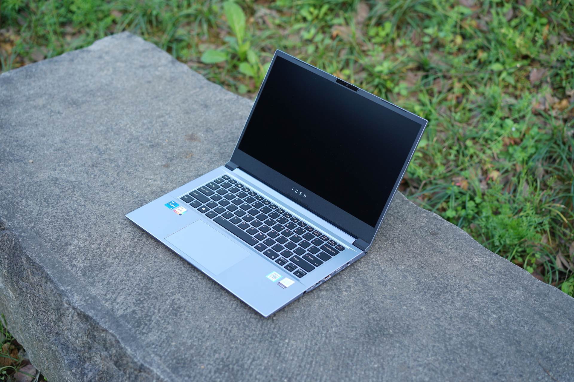 披着轻薄外衣的性能本:雷神iger s1笔记本电脑体验