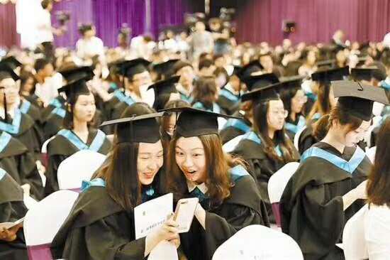自费去香港求学要准备多少钱？