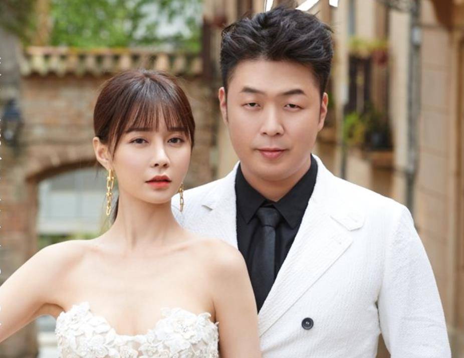 杜海涛则是凭借《快乐大本营》新任主持人比赛的总冠军出道