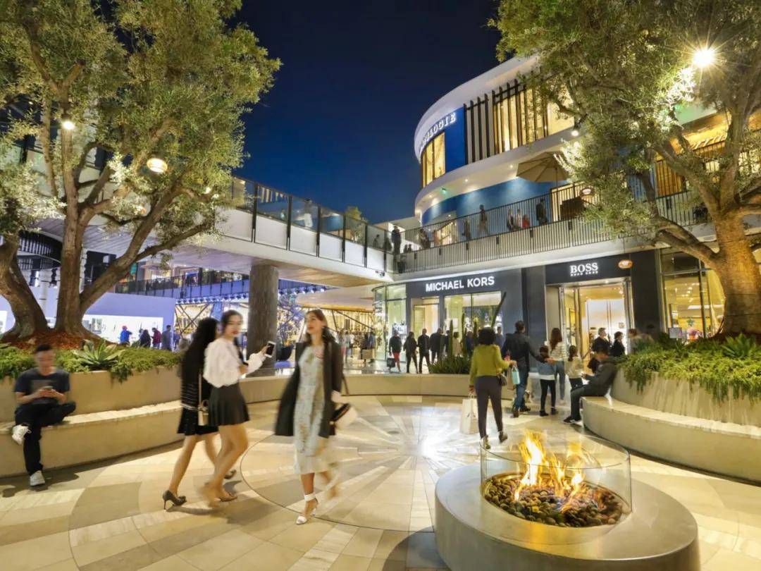 westfield century city 耗資10億美元對現有的戶外購物中心進行了