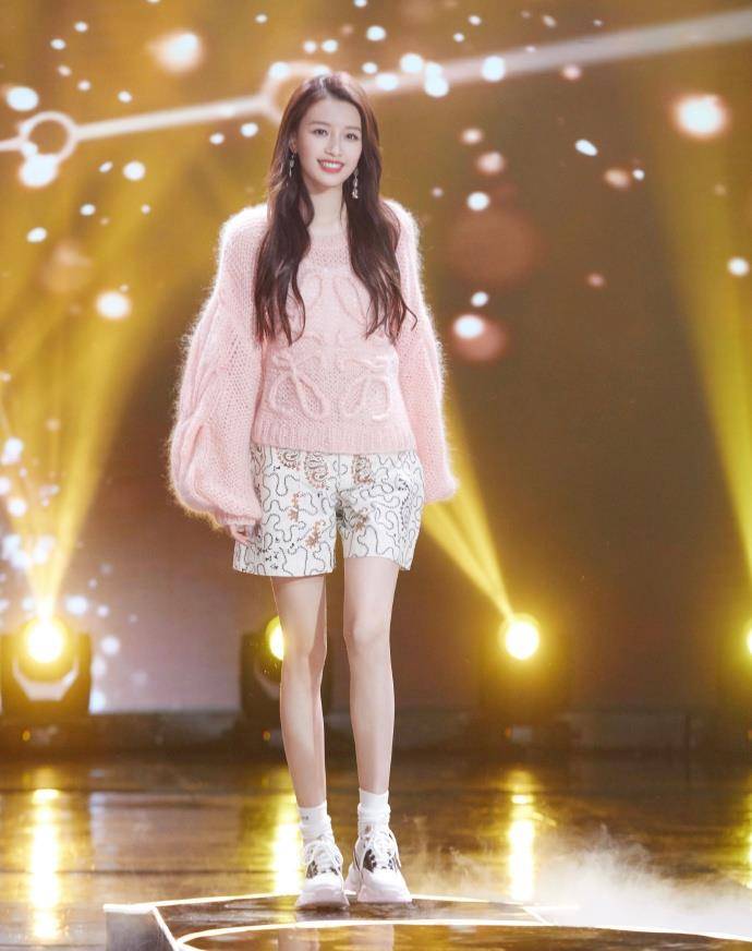 董子健真宠媳妇孙怡亮相快本穿7千多毛衣惊艳真舍得呀