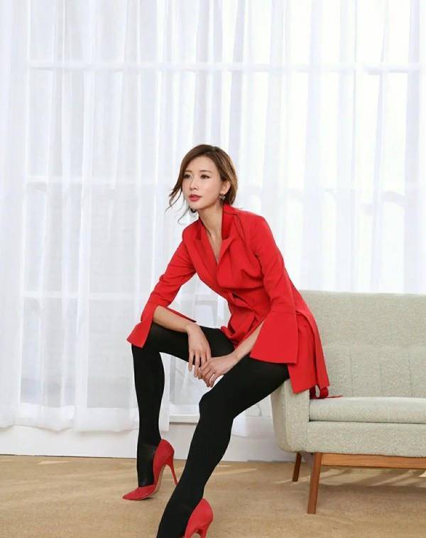 林志玲的腿真适合穿丝袜配红西装优雅知性46岁依旧是女神