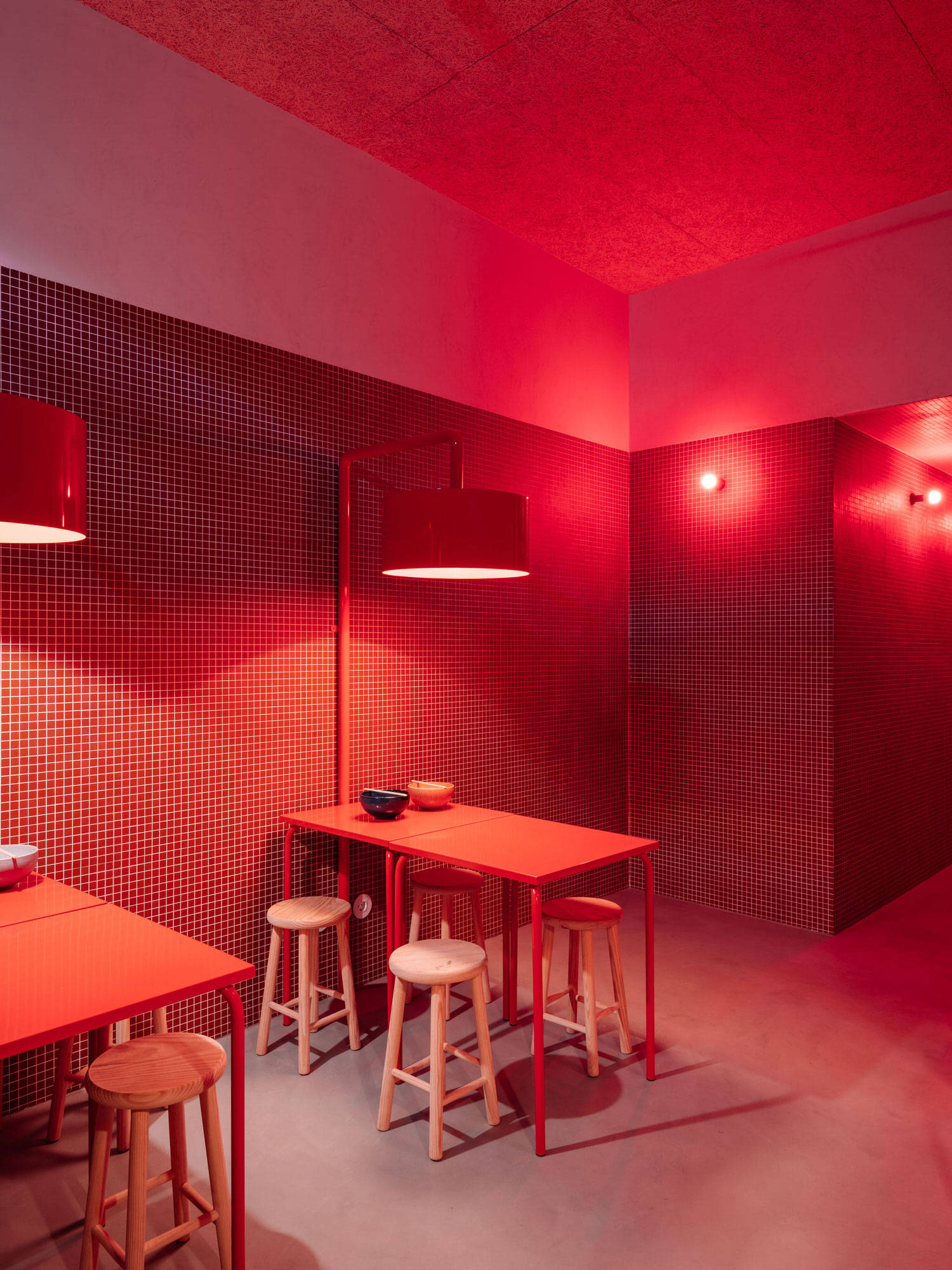 餐厅设计丨大胆外向的法拉利红彰显个性_红色