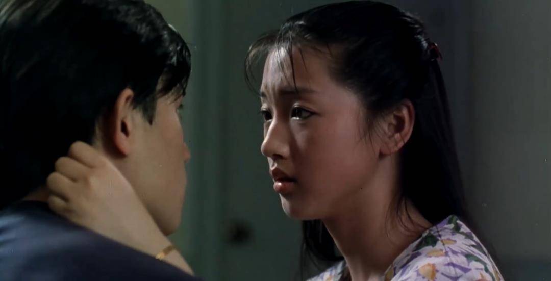 26年前的童年阴影,花季少女沦为白粉妹,被学校组织观看的成人片