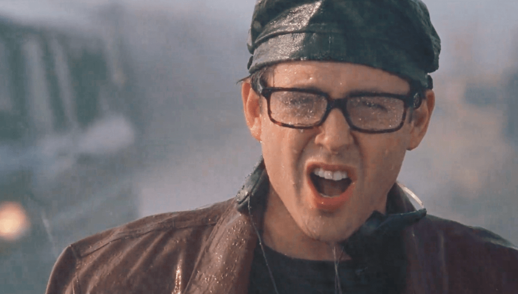 其实电影《哥斯拉》男主角刚一出场时,就正在切尔诺贝利挖蚯蚓研究