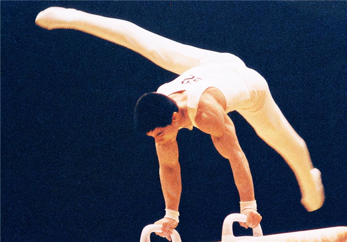 李宁回应天价鞋事件:从体操王子到被骂至退役,58岁的他真的累了_运动