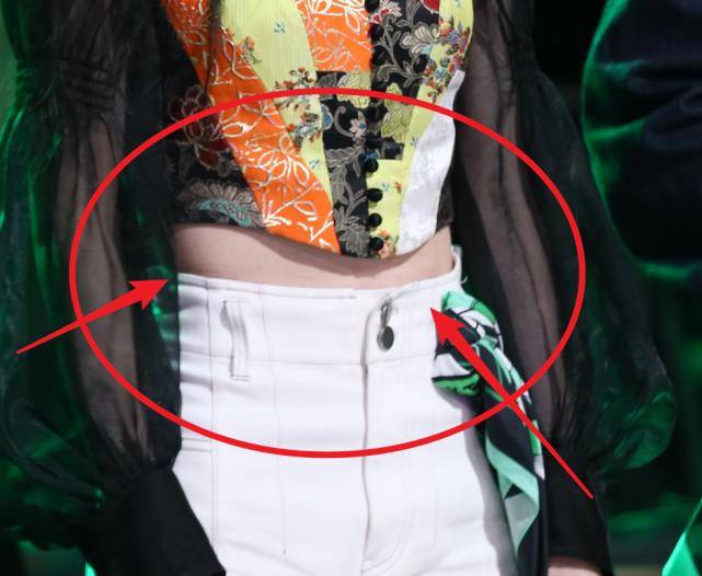 31岁张碧晨风波后首现身,生娃后身材依旧纤细,这腰围却暴露了