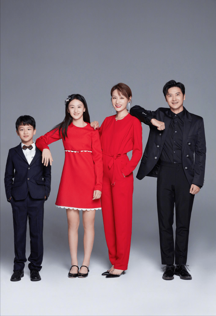 原创森碟13岁了一家四口全家福曝光姐弟俩太像爸爸被指有三个田亮