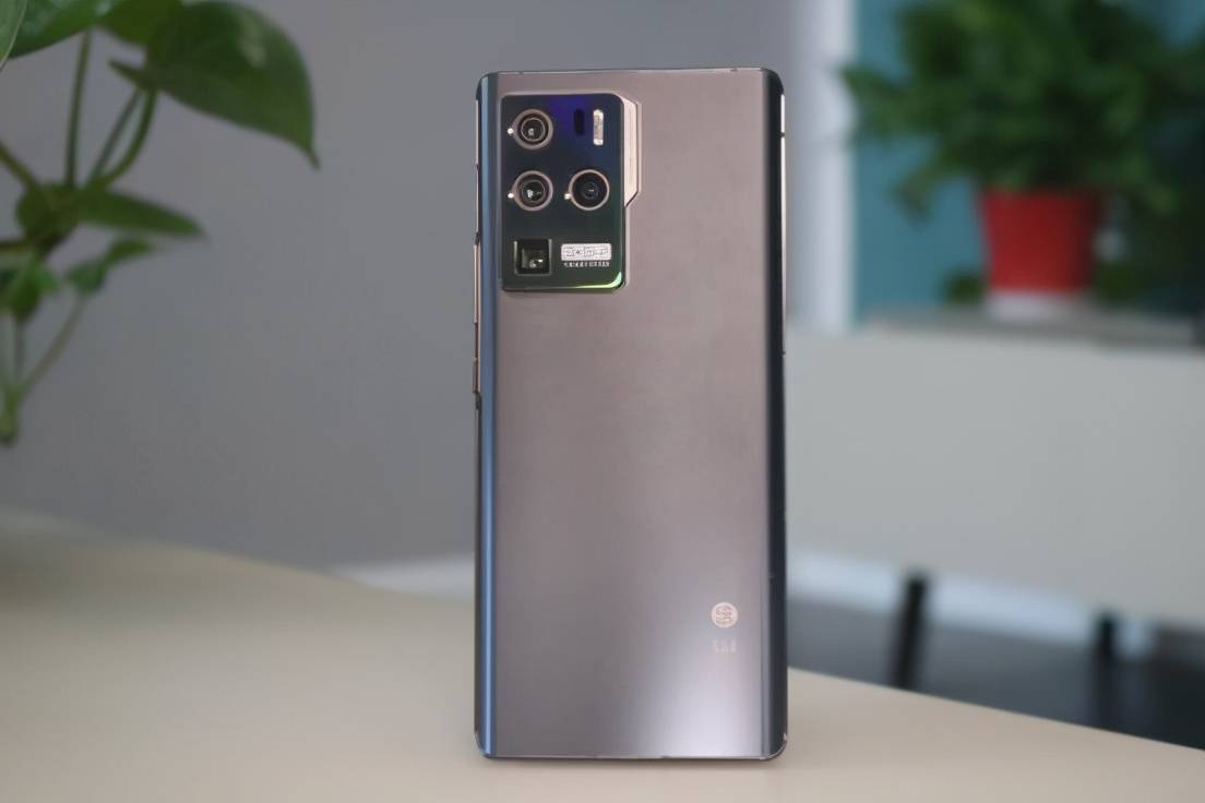 中兴axon 30 ultra评测:6400万三主摄 骁龙888 144赫兹高刷