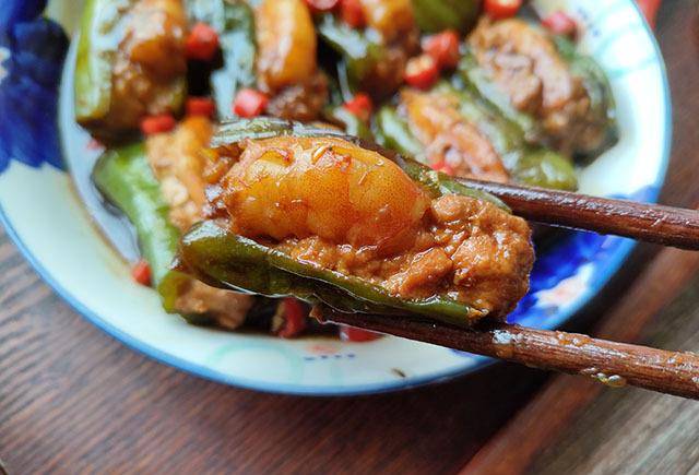 春季 这几样食材酿一盘 放锅里一焖 鲜香入味 好吃不长肉 虾仁