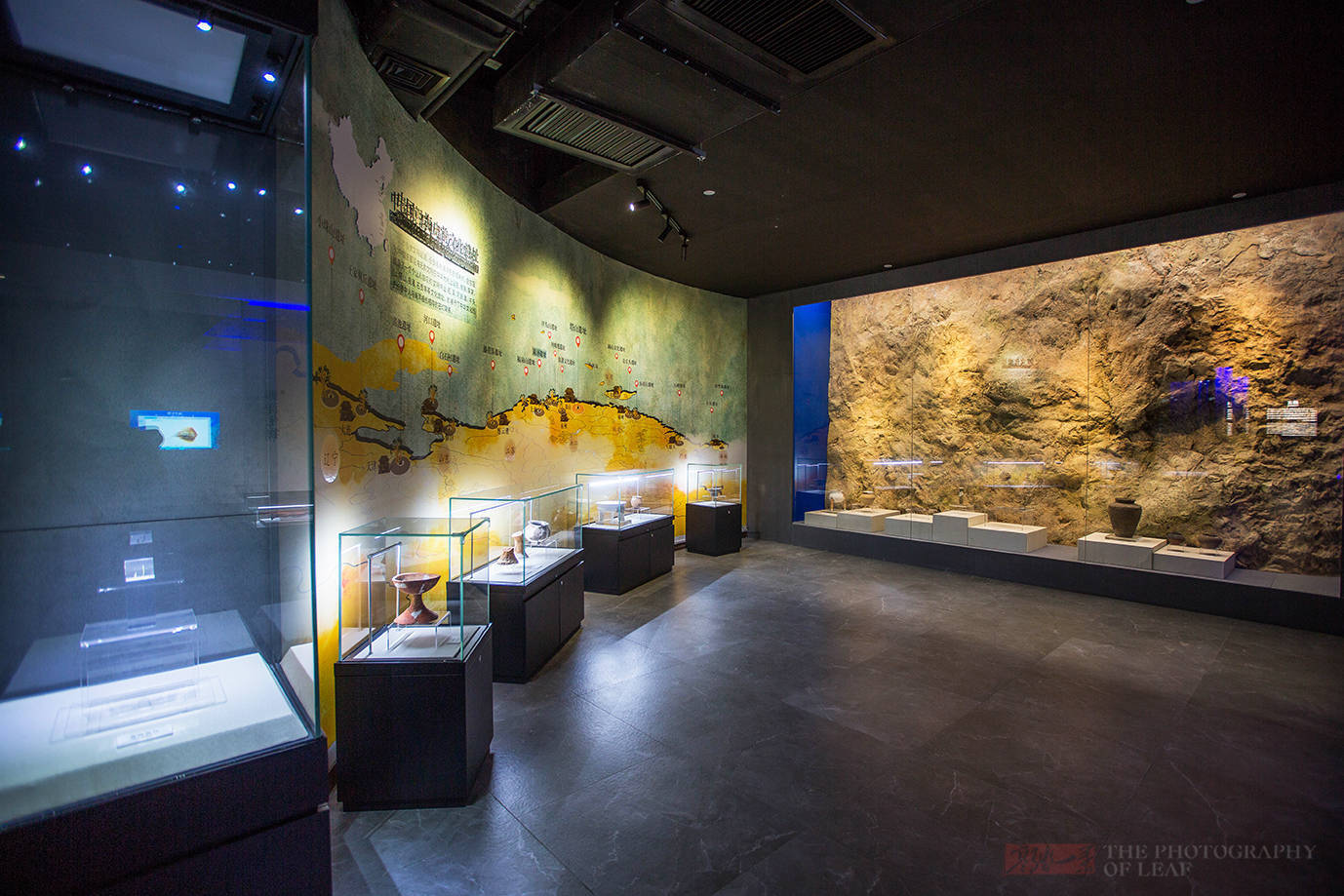 在一层有块区域着重介绍了代表着象山历史的塔山遗址.