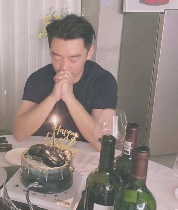 郑恺生日苗苗老公你许下的愿望都可以实现庆生照曝光太甜