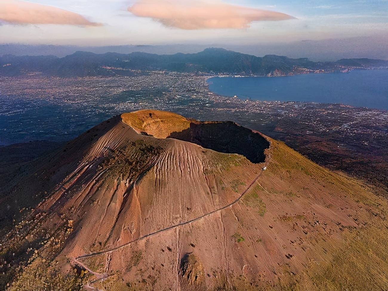 如果维苏威火山再次爆发,现在的人们会怎么办?