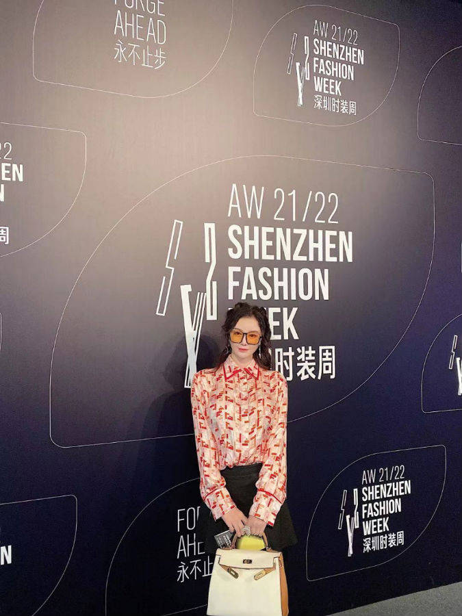 熊熊惊艳亮相深圳时装周百变造型引领时尚