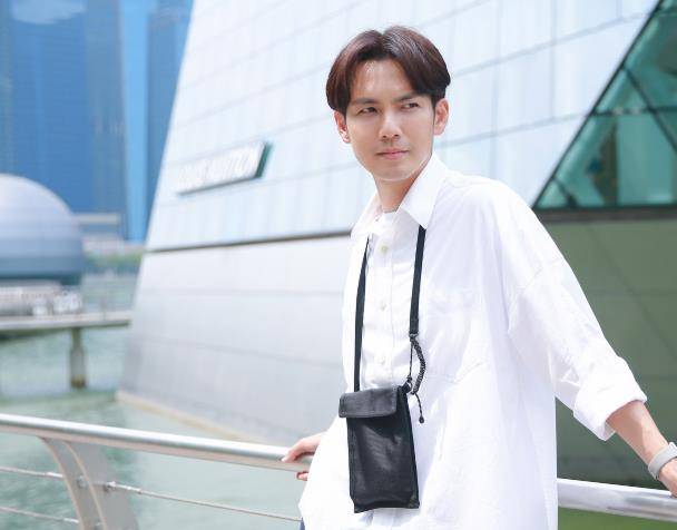 钟汉良"19岁旧照"被疯传,看清他的真实颜值,整没正容一目了然