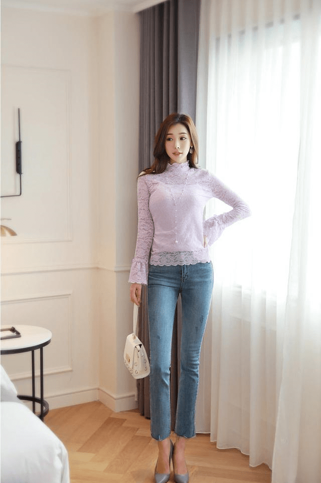 普普通通的牛仔裤穿在美女模特们身上怎么这么好看