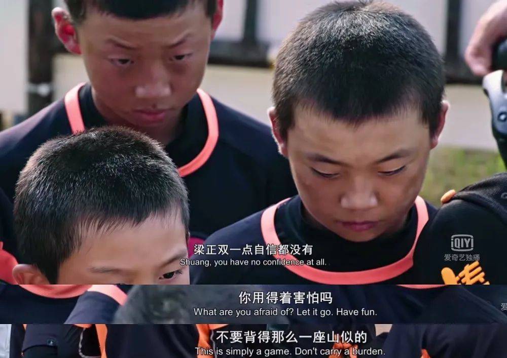 原创
“没有爹妈可拼”的少年用什么改写命运?这部纪录片戳痛千万父母
家庭贫困,是组队的第一条件手里的棒球,就是这些孩子的命运棒球和教练,让孩子们的内心重新有了归属真正的教育,就是一场拯救