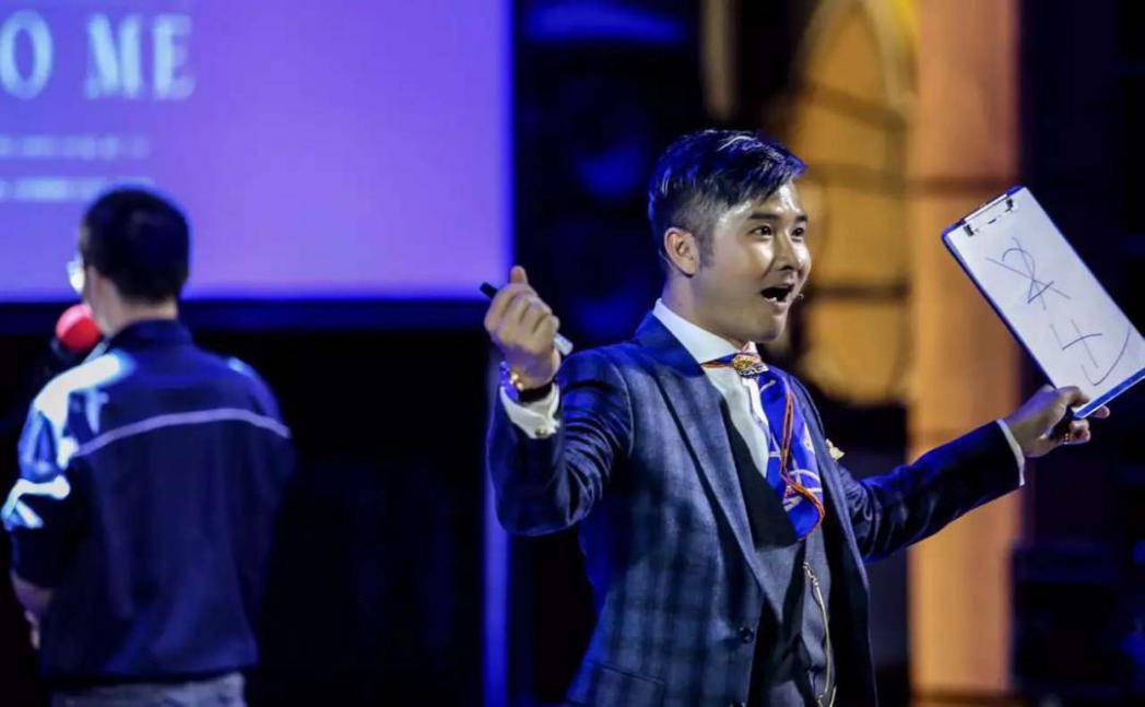 刘子豪魔术表演示意图,具体呈现内容以