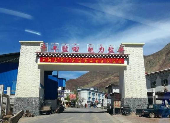 出滇藏进川藏正式踏入西藏地界，驻车川藏线上唯一的爱心驿站