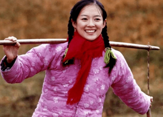 同是“谋女郎”出身，她成为国际大咖，而她却成素人无人识