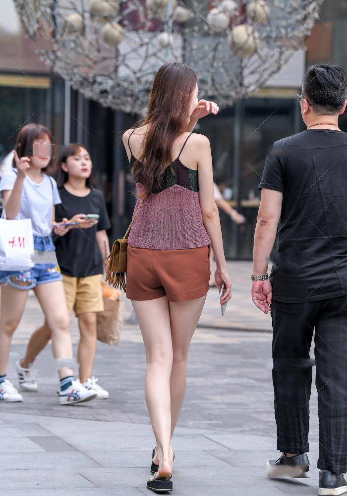 绿配金穿搭 feb1ad99d6bc4a119d3517d1443c9a9b.jpeg