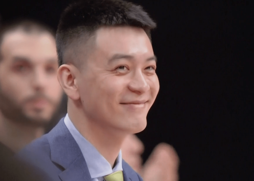 原创16分惨败!cba季后赛巅峰对决意外变一边倒:杨鸣最牛一战,笑了