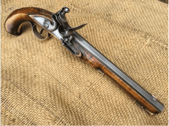 在当时一个叫毕懋康的人曾经发明了一种新型步枪--燧发枪,这种步枪