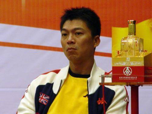 乒乓球世界冠军江嘉良,娶演员娇妻,退役后建立乒乓球学校