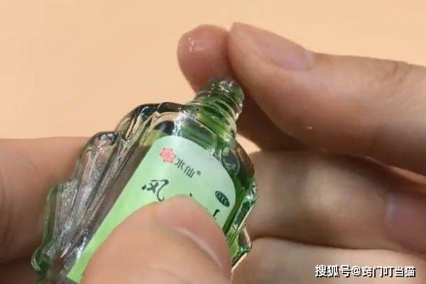 手指被502胶水粘住了怎么办