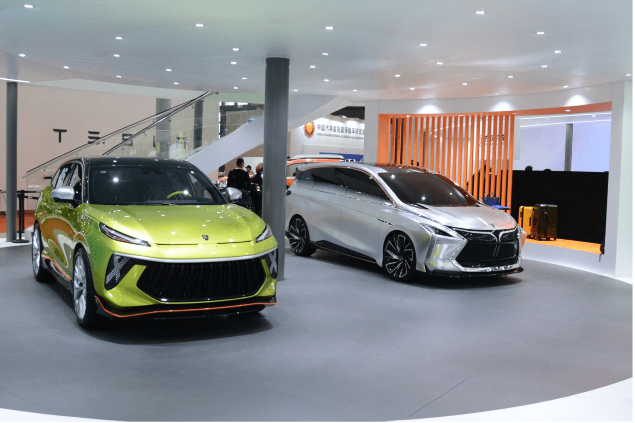 品牌焕新后,风行家用概念车,t5 evo雷霆版亮相上海车展