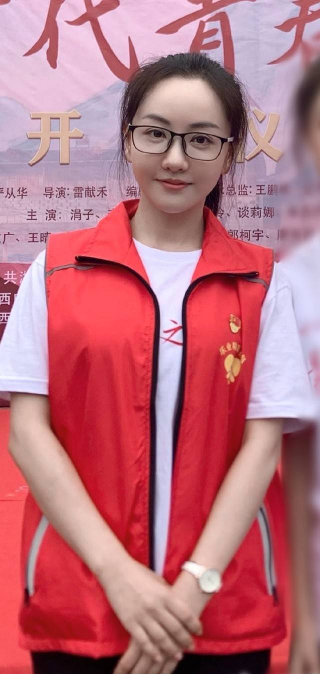 杨蓉发文:我很荣幸有机会走进你的世界,可越走近你,我越痛心你的离开_