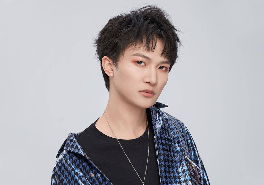 周深献唱张艺谋《悬崖之上》主题曲,好声音二轮淘汰如今发展最好