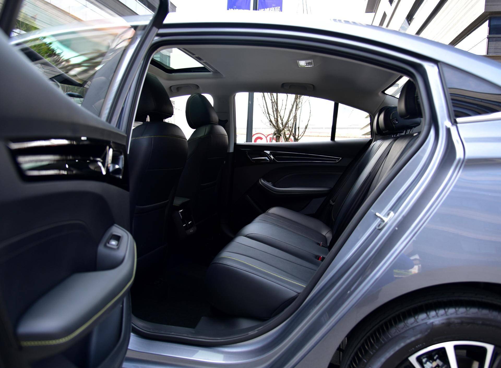 679万元起新款荣威i5上市前脸大改内饰更精致