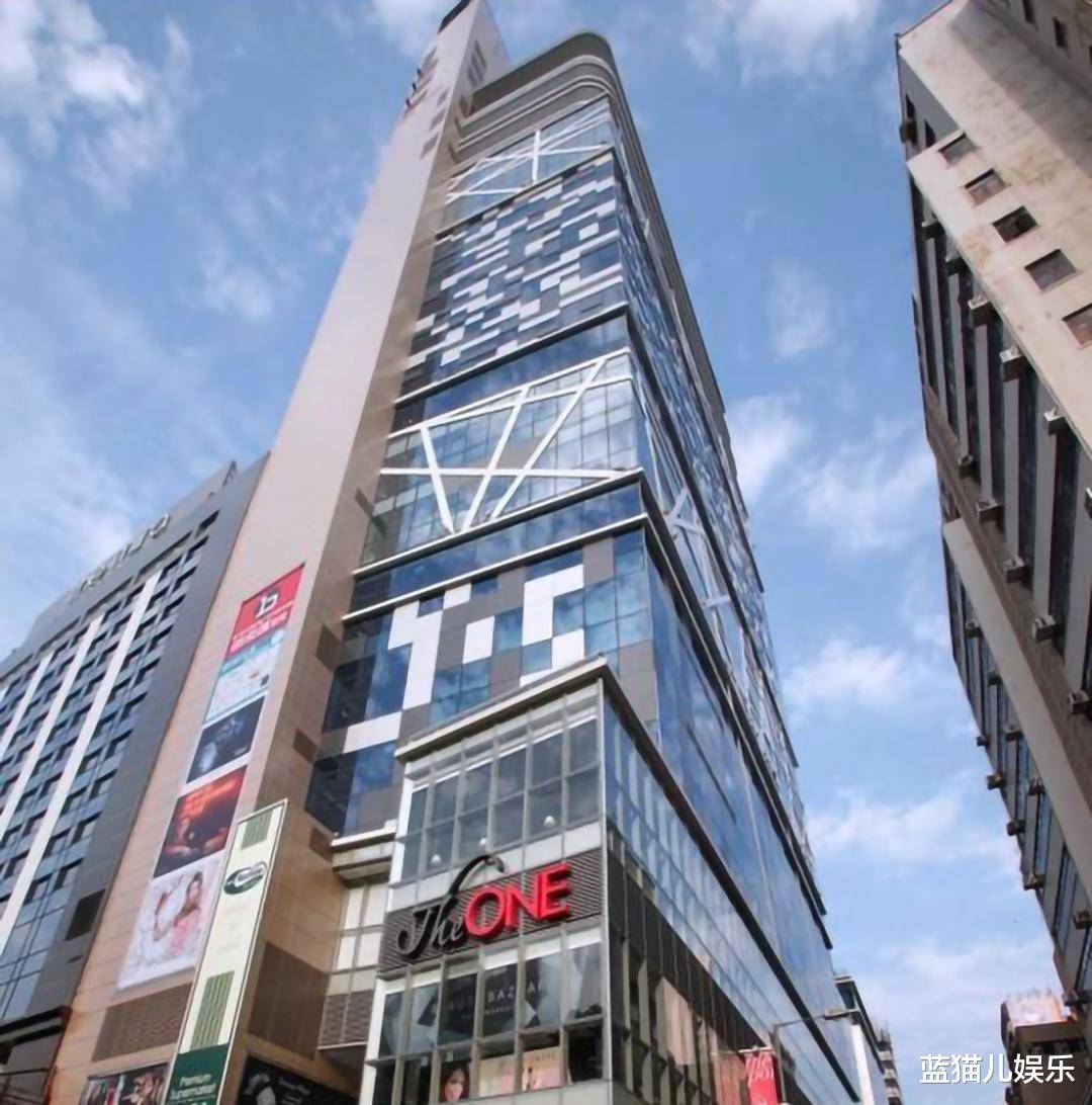 为了表达自己的感激之情,刘銮雄把曾经为李嘉欣改名为"the one"商场