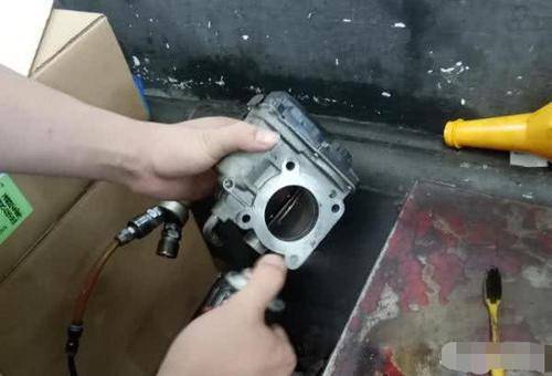 发动机怠速抖动加油不抖什么原因 afeb486064bd4bb6a09288974f331abc.jpeg
