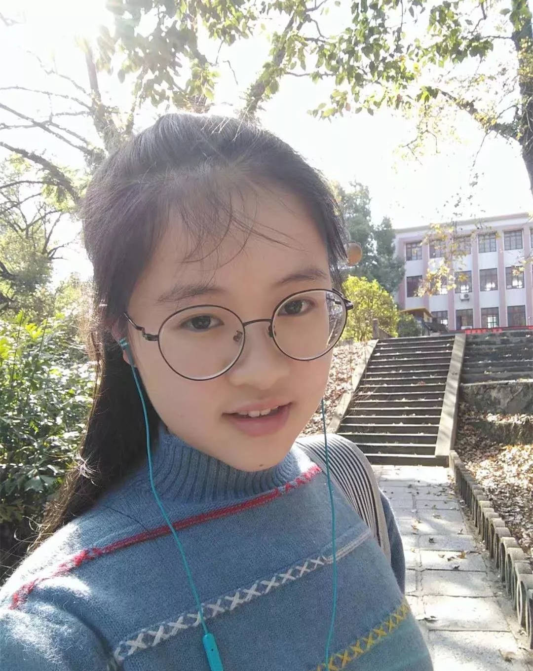 原创福建美女学霸真棒初中立志高考上北大后来学校奖励5万元