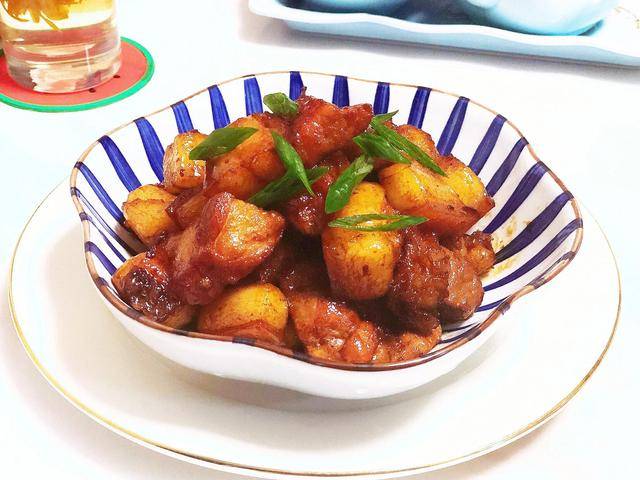 红烧肉怎么做不硬不柴窍门 97cde24cf6b3461f9d2e8ded0eba0bd3.jpeg