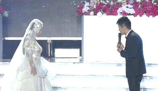 "在现场,辛有志对初瑞雪深情表白:当