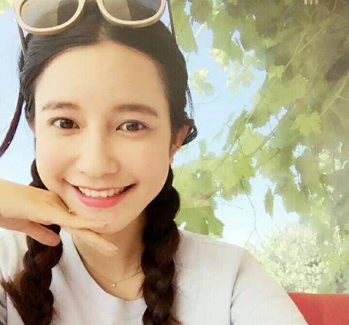 张大奕把年龄改小9岁火速上新品如期开直播卖货状态超好