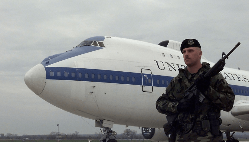 原创e4b空中指挥机的优势在哪里其装备四台发动机最大起飞总重360吨