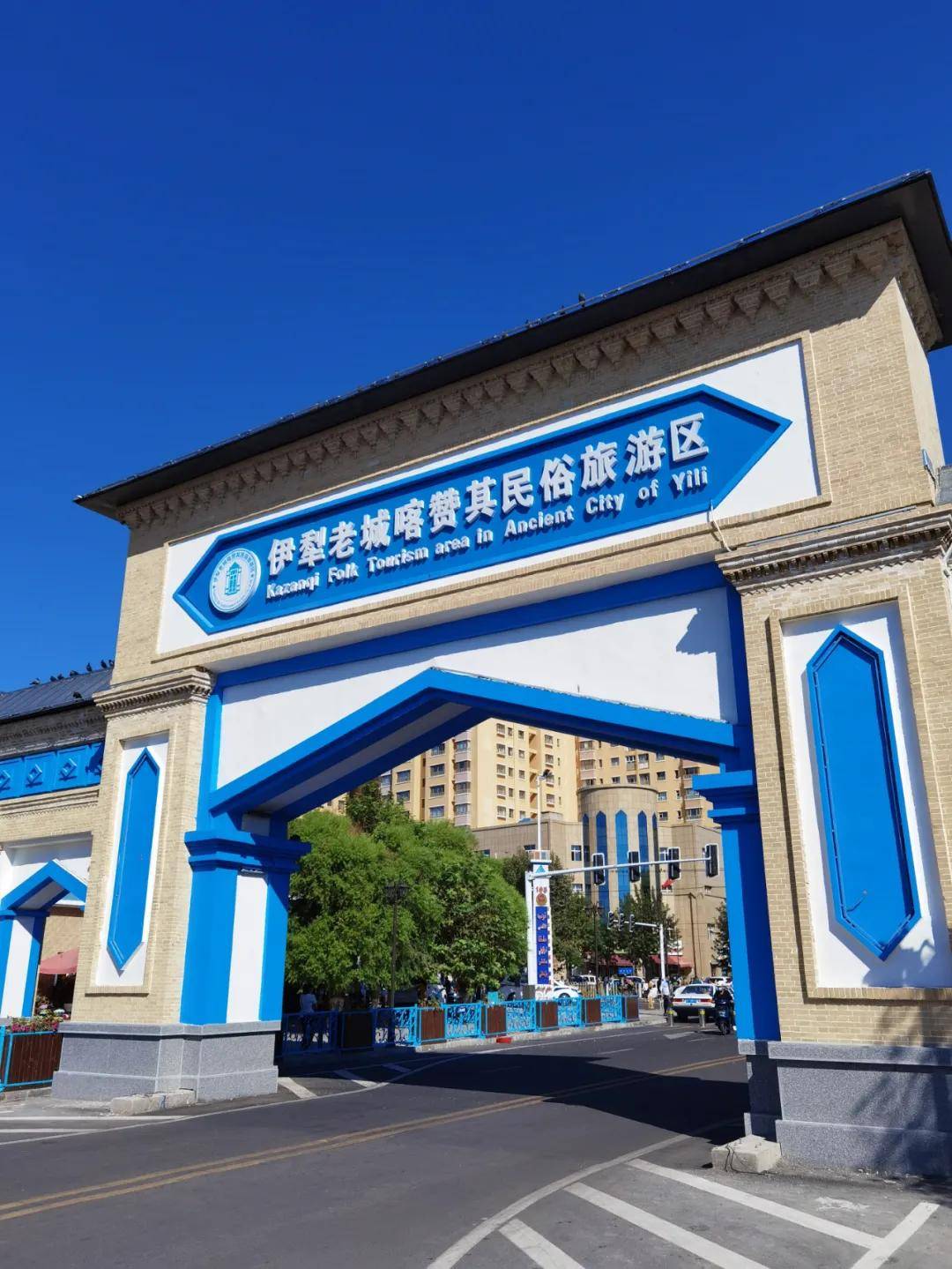 美轮美奂的伊犁风光将旅者带入如诗般的情境中